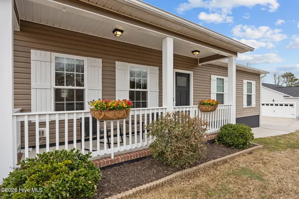 $326,500 | 836 Queens Creek Road, Hubert, NC 28539