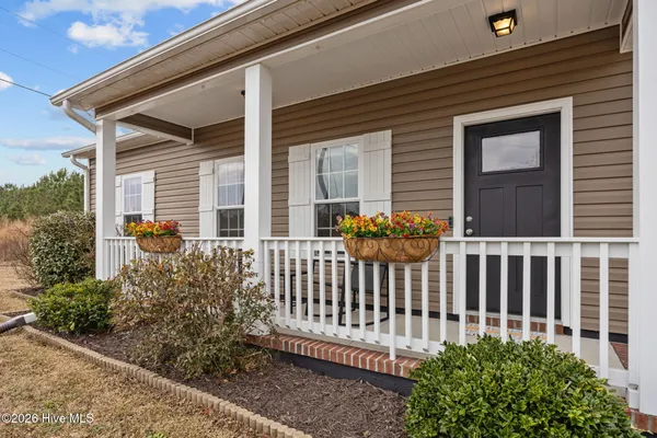 $326,500 | 836 Queens Creek Road, Hubert, NC 28539