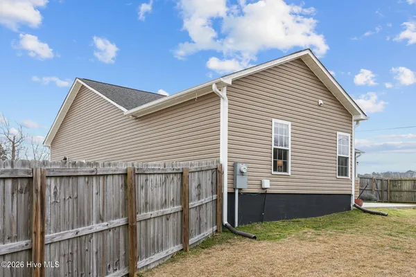 $326,500 | 836 Queens Creek Road, Hubert, NC 28539