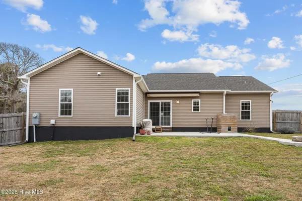 $326,500 | 836 Queens Creek Road, Hubert, NC 28539