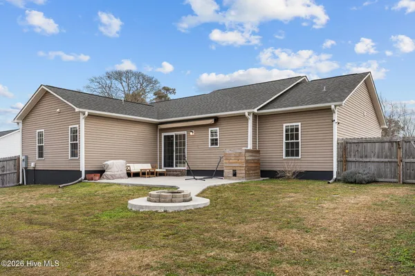 $326,500 | 836 Queens Creek Road, Hubert, NC 28539