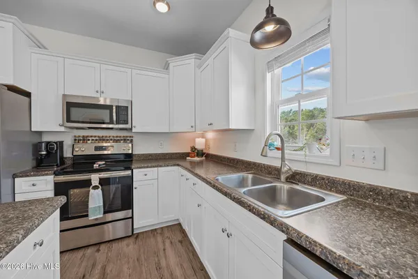 $326,500 | 836 Queens Creek Road, Hubert, NC 28539