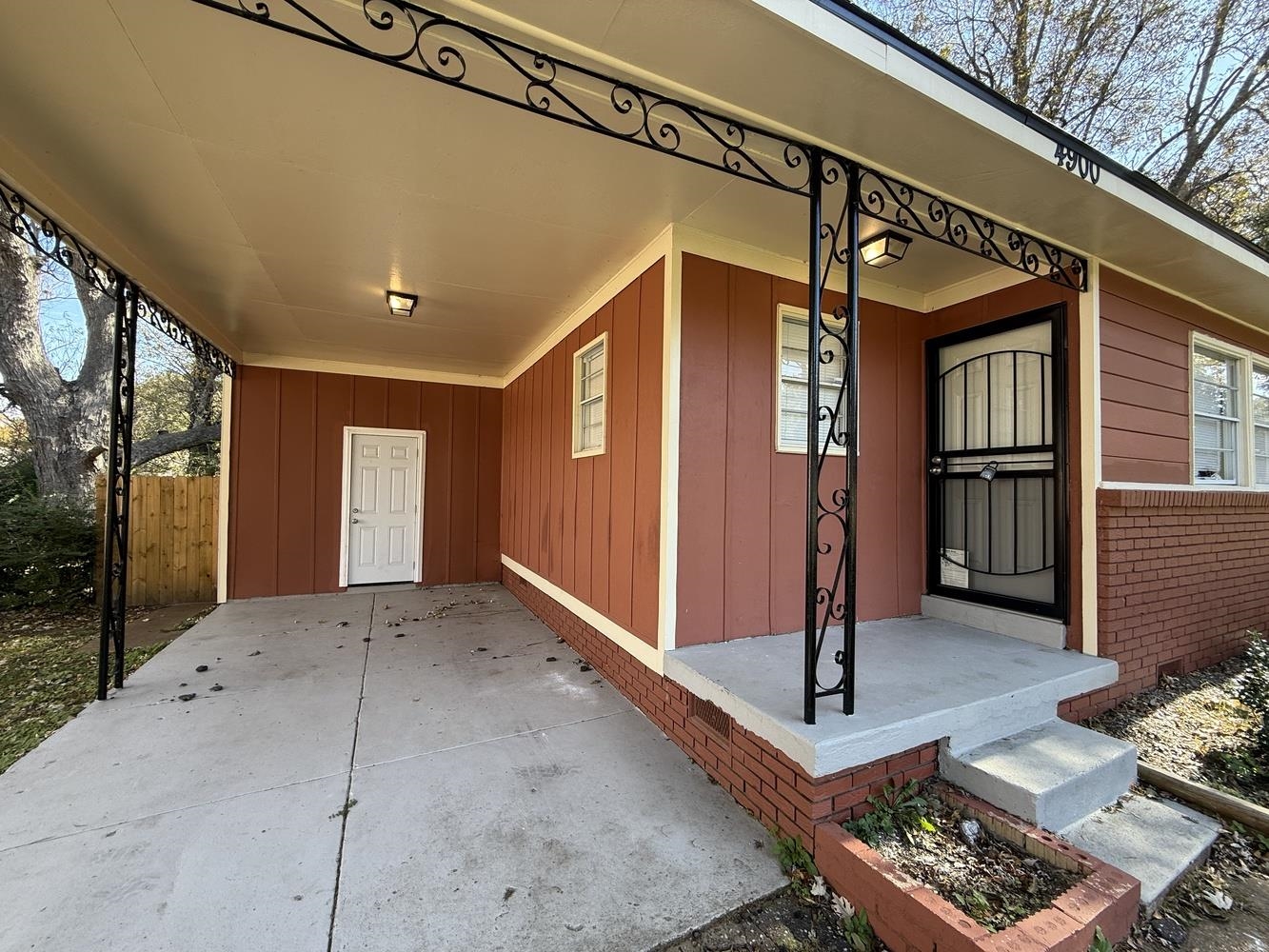 4900 Berta Road Memphis, TN 38109 - Photo 3 of 26 a view of an entryway with wooden floor