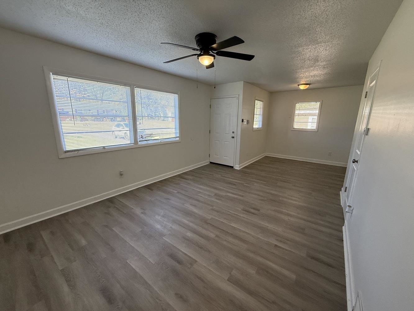 4900 Berta Road Memphis, TN 38109 - Photo 10 of 26 a view of an empty room with a window