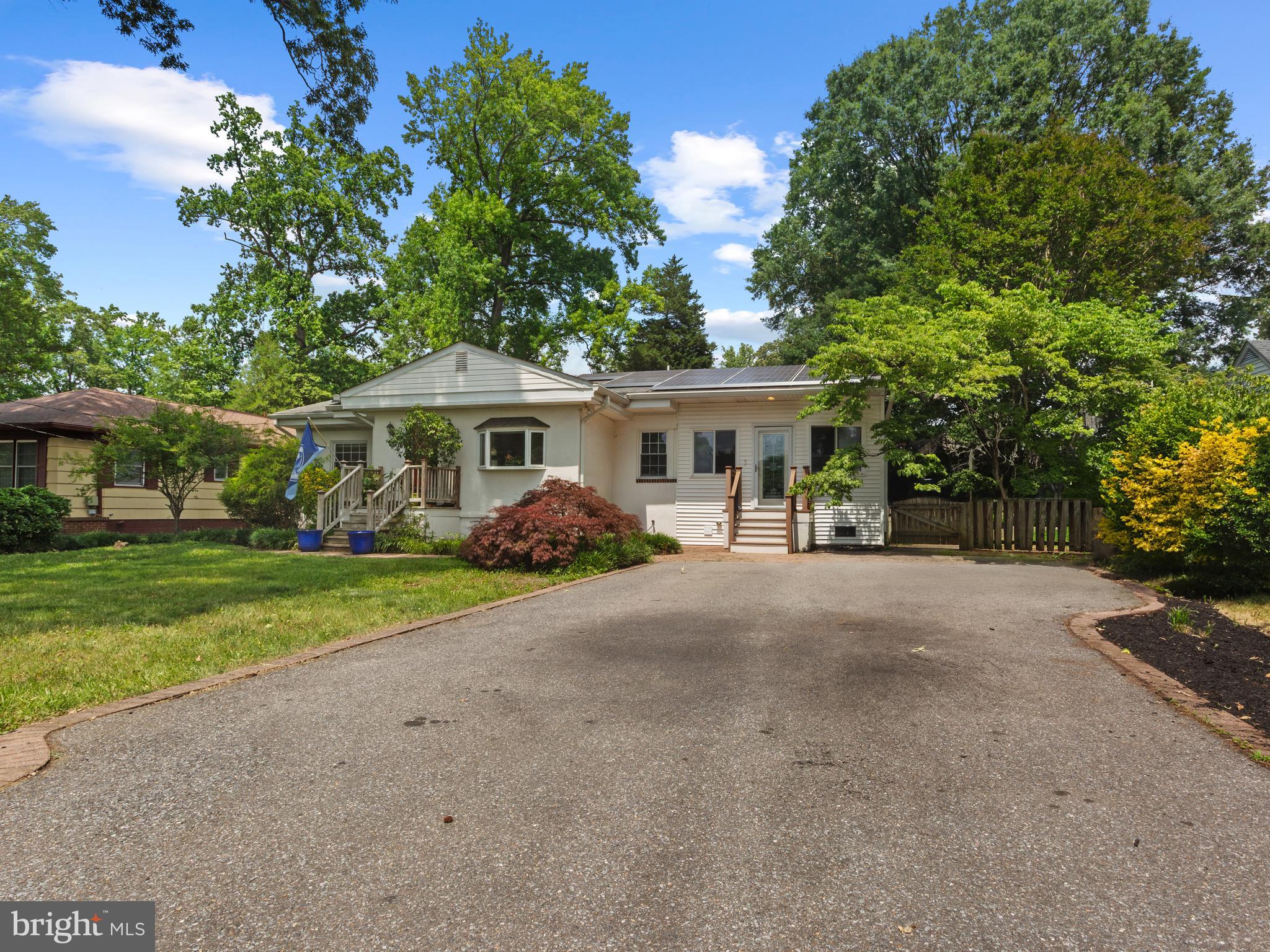 130 Southdown Road Edgewater, MD 21037 - Photo 2 of 37 4 car parking