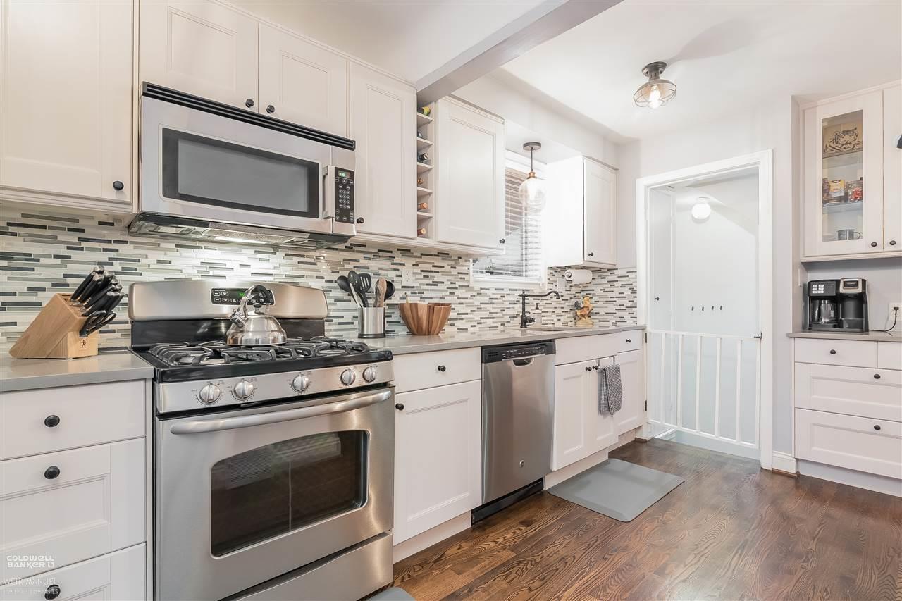 1136 Hawthorne Road Grosse Pointe Woods, MI 48236 - Photo 7 of 36