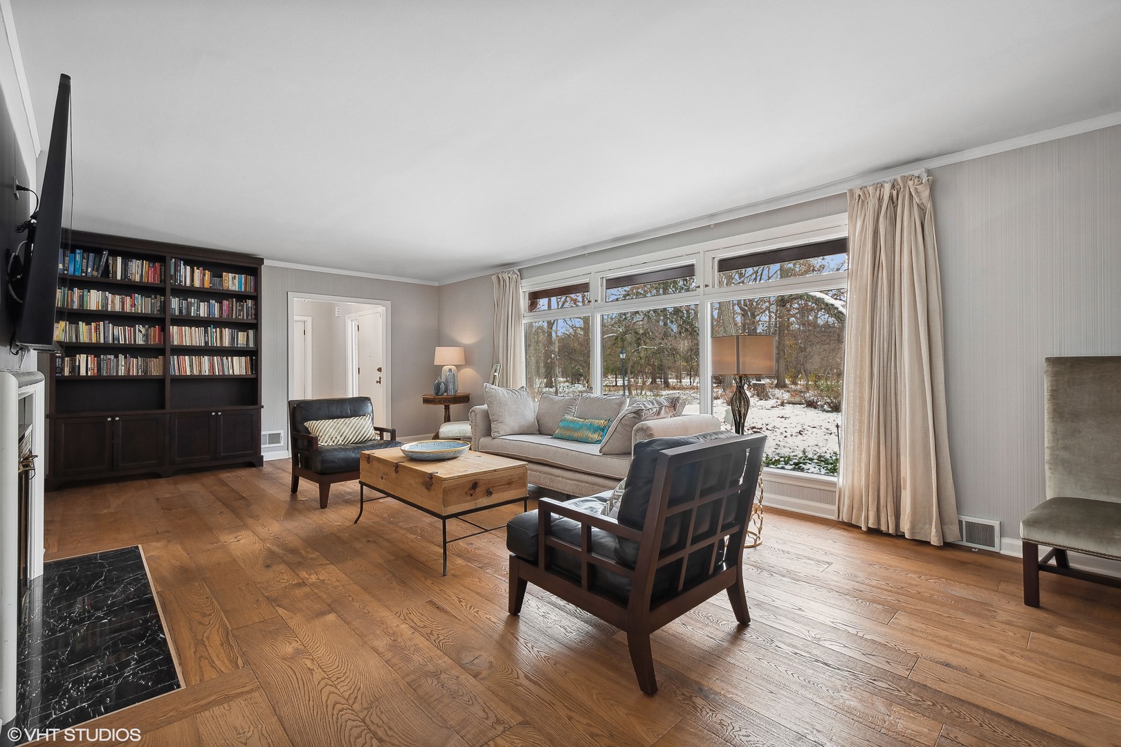 526 Coronet Road Glenview, IL 60025 - Photo 3 of 23 a living room with furniture and a wooden floor