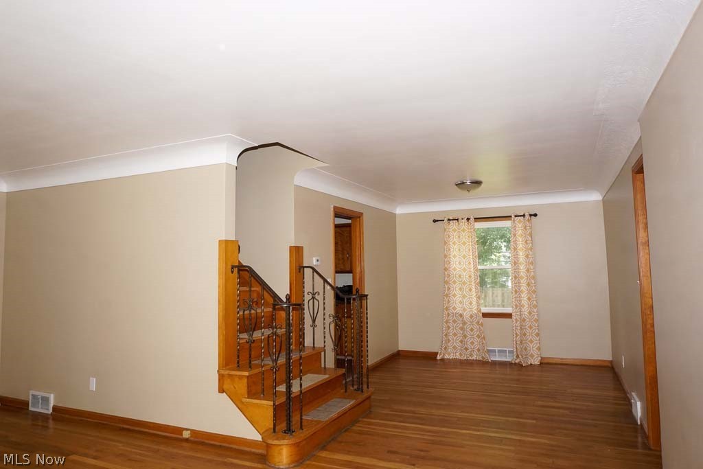 4249 Stilmore Road Cleveland, OH 44121 - Photo 8 of 35
