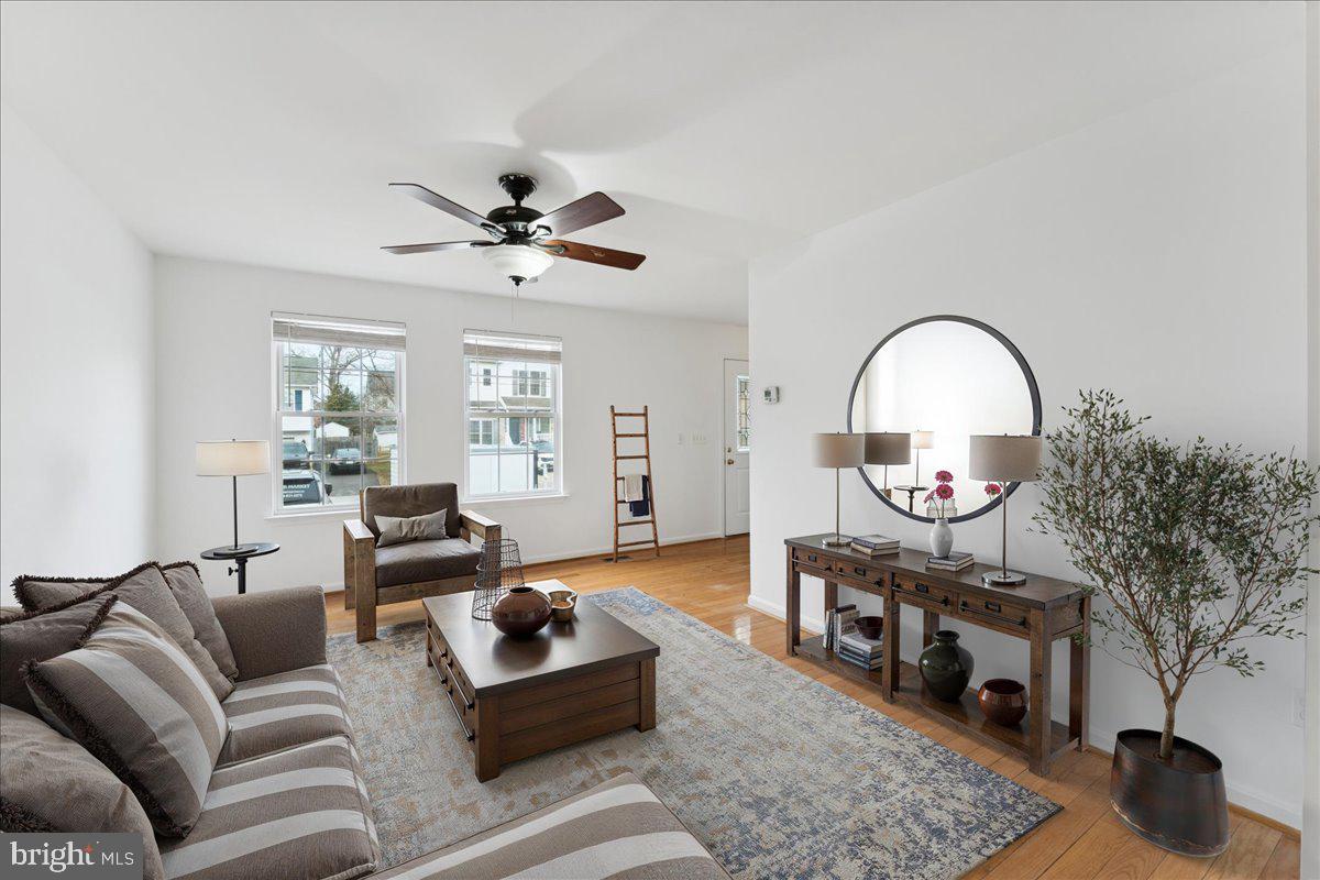 381 Baltimore Avenue Odenton, MD 21113 - Photo 12 of 42 Virtually Staged Living Area