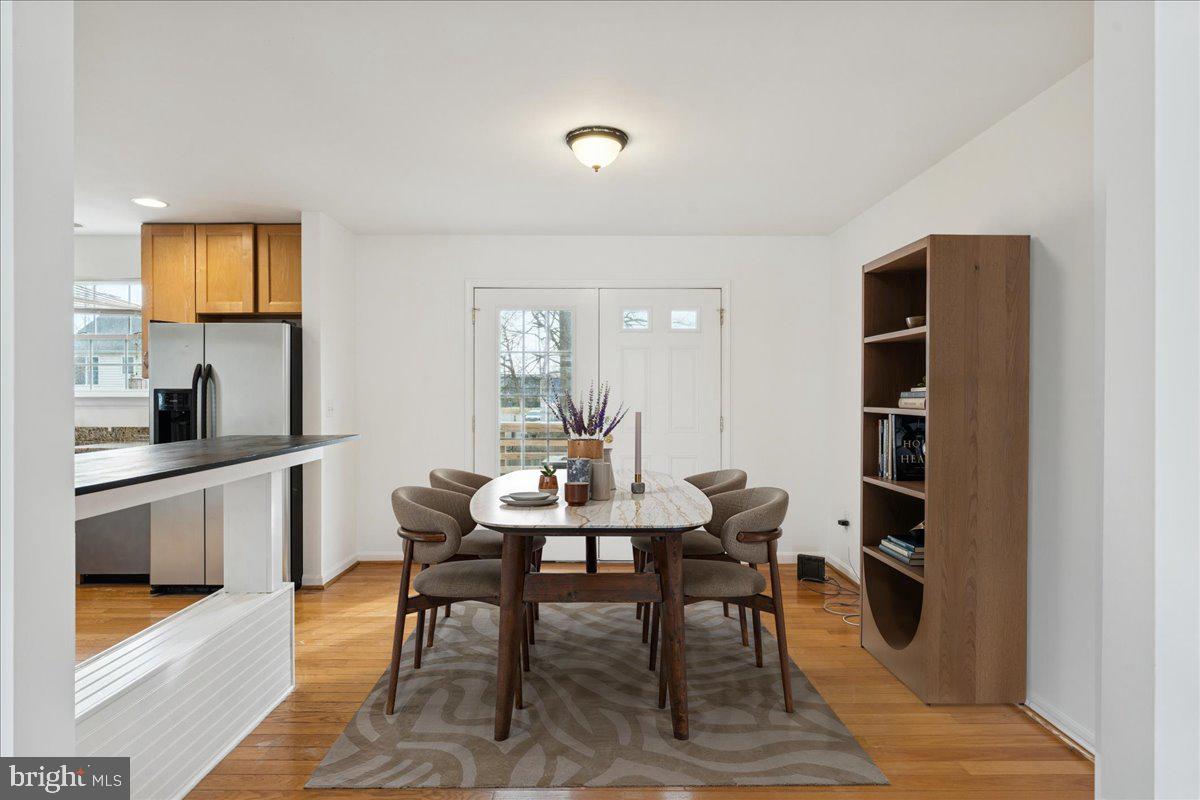 381 Baltimore Avenue Odenton, MD 21113 - Photo 15 of 42 Virtually Staged Dining