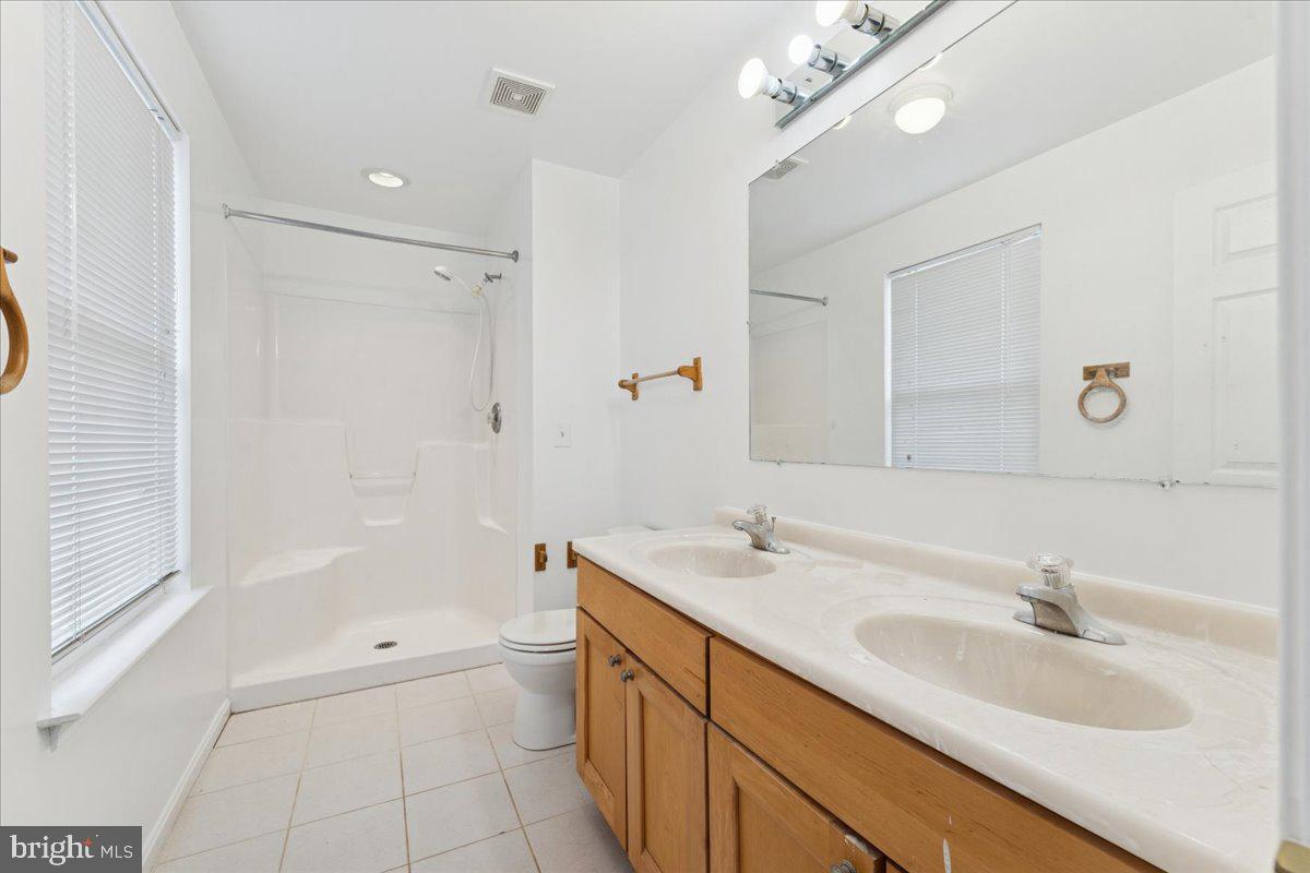 381 Baltimore Avenue Odenton, MD 21113 - Photo 26 of 42 Primary Bath