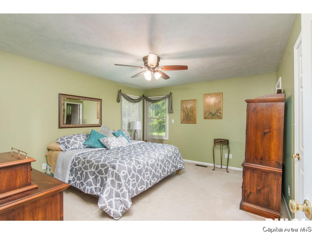 4237 Clearwater Lane Springfield, IL 62703 - Photo 23 of 34 Gallery Image 23