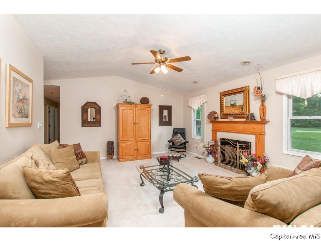 4237 Clearwater Lane Springfield, IL 62703 - Photo 8 of 34 Gallery Image 8