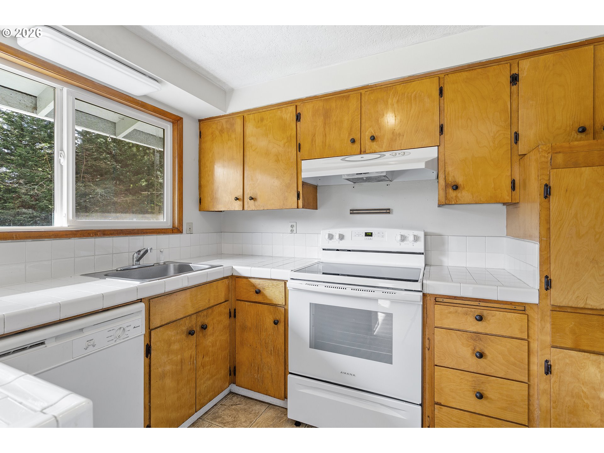 9370 Southwest Killarney Lane Tualatin, OR 97062 - Photo 3 of 36