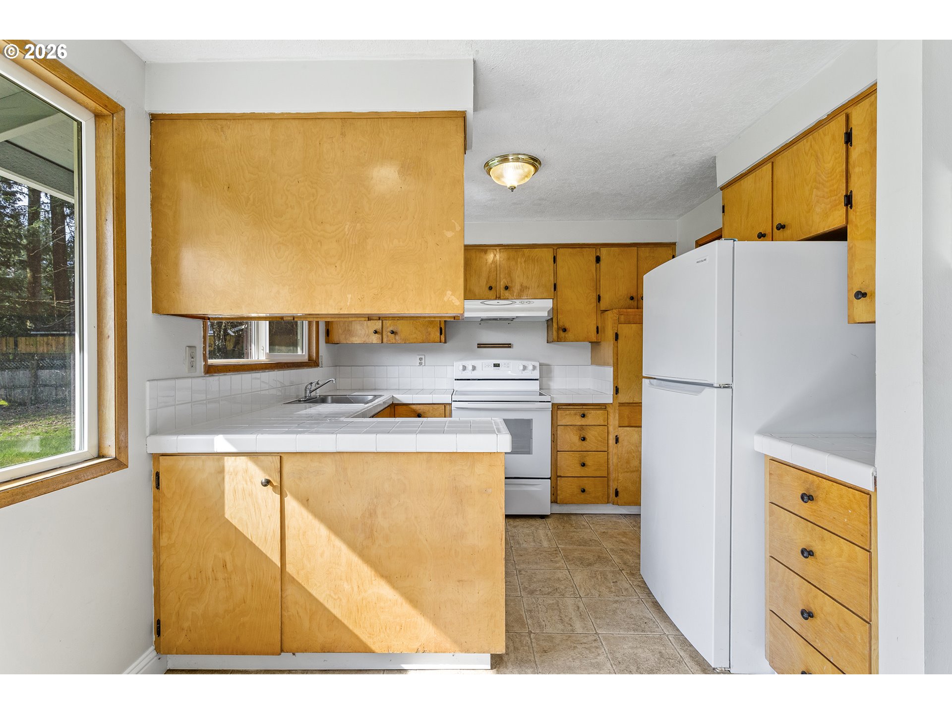 9370 Southwest Killarney Lane Tualatin, OR 97062 - Photo 4 of 36