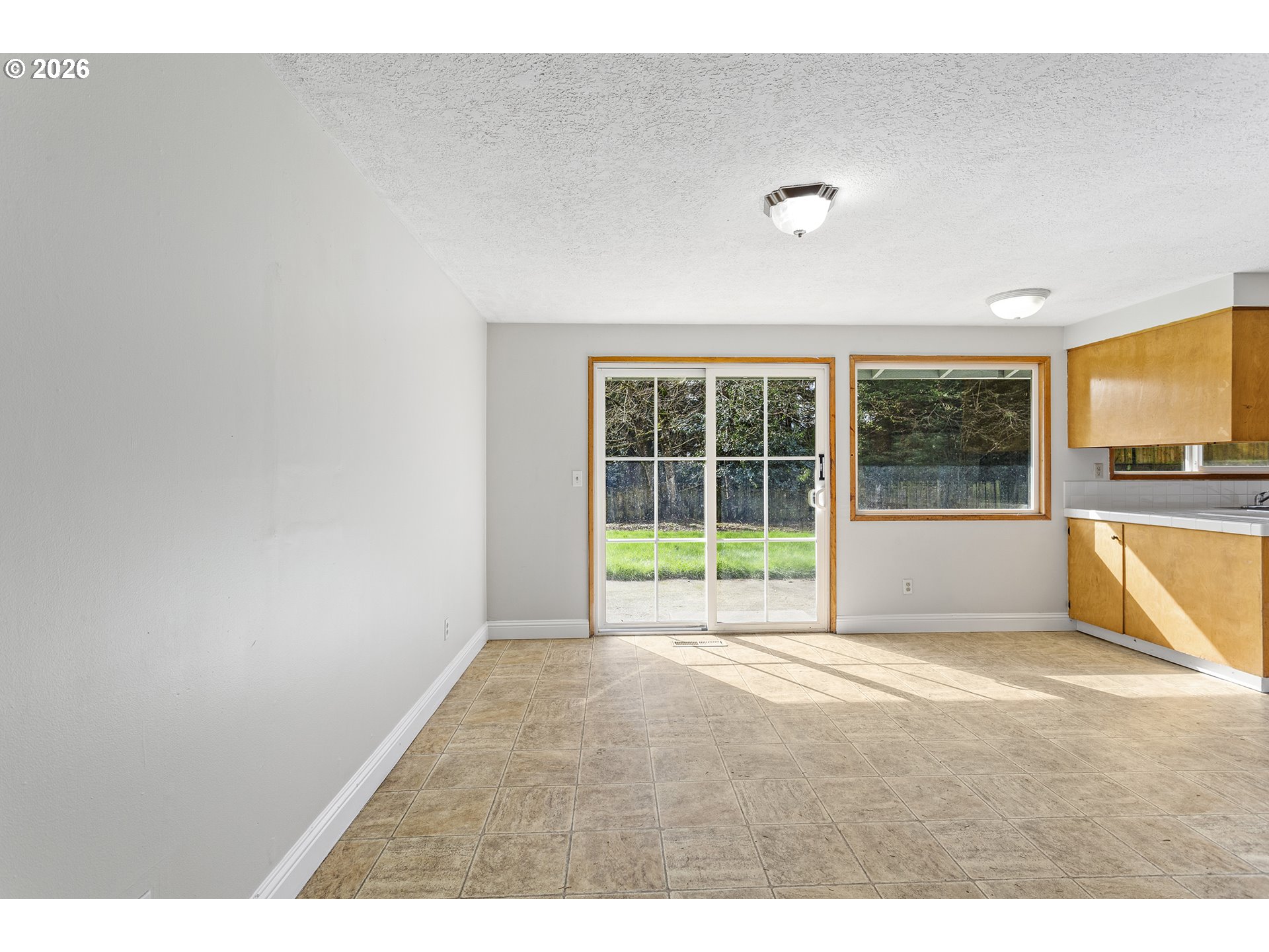 9370 Southwest Killarney Lane Tualatin, OR 97062 - Photo 5 of 36