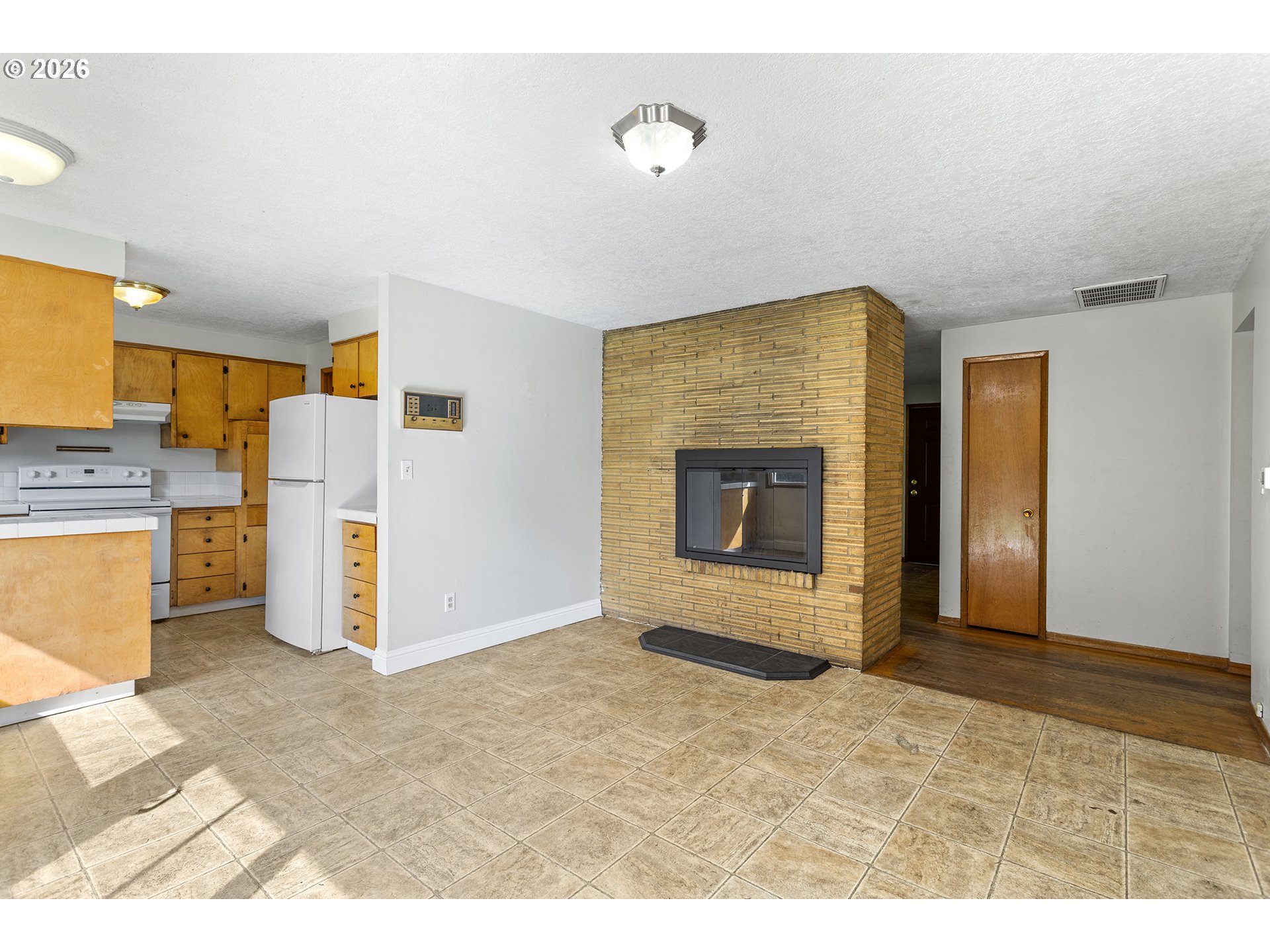 9370 Southwest Killarney Lane Tualatin, OR 97062 - Photo 7 of 36