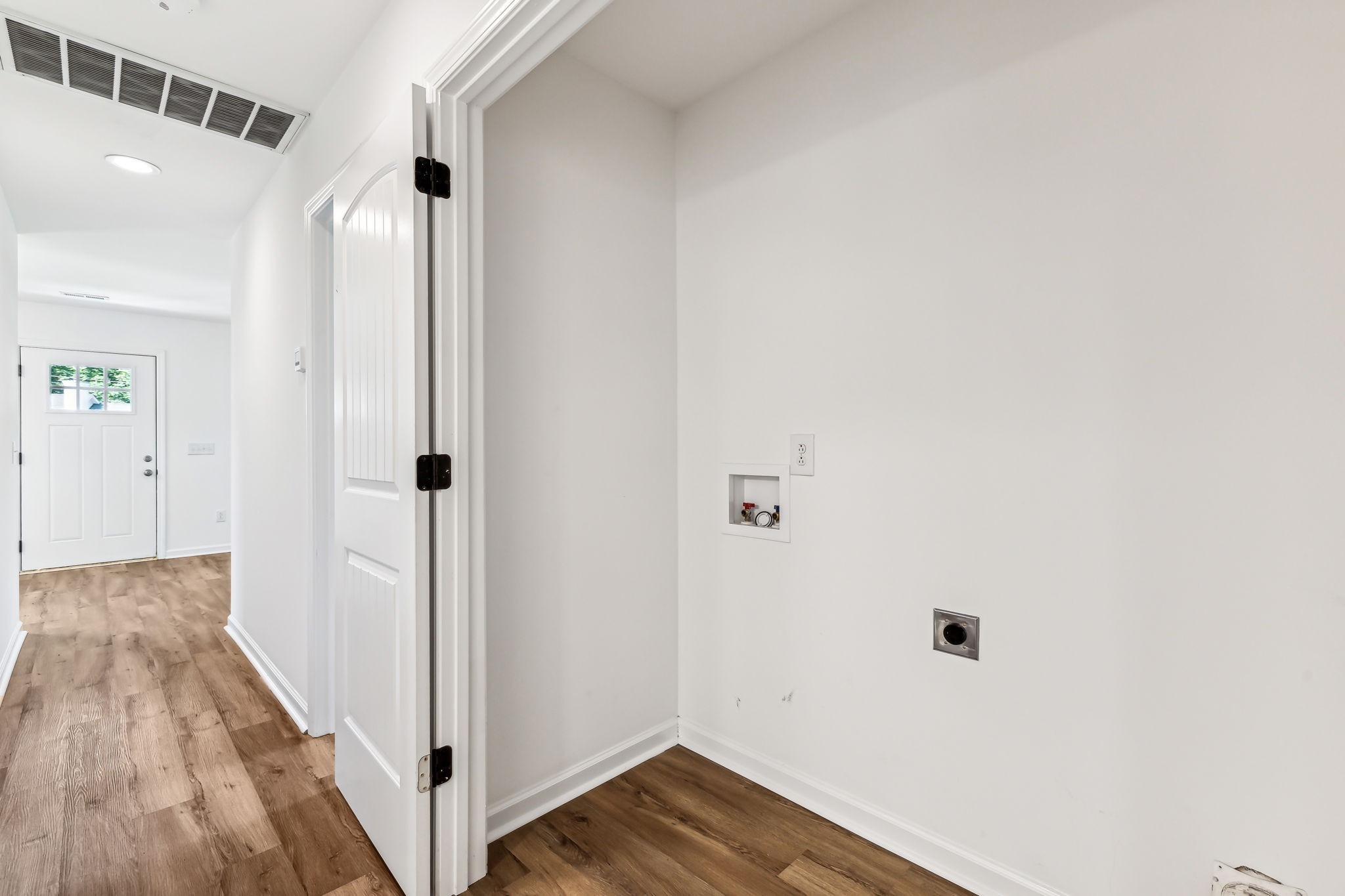 1816 Cunningham Ridge Clarksville, TN 37040 - Photo 26 of 32 a view of a hallway with wooden floor