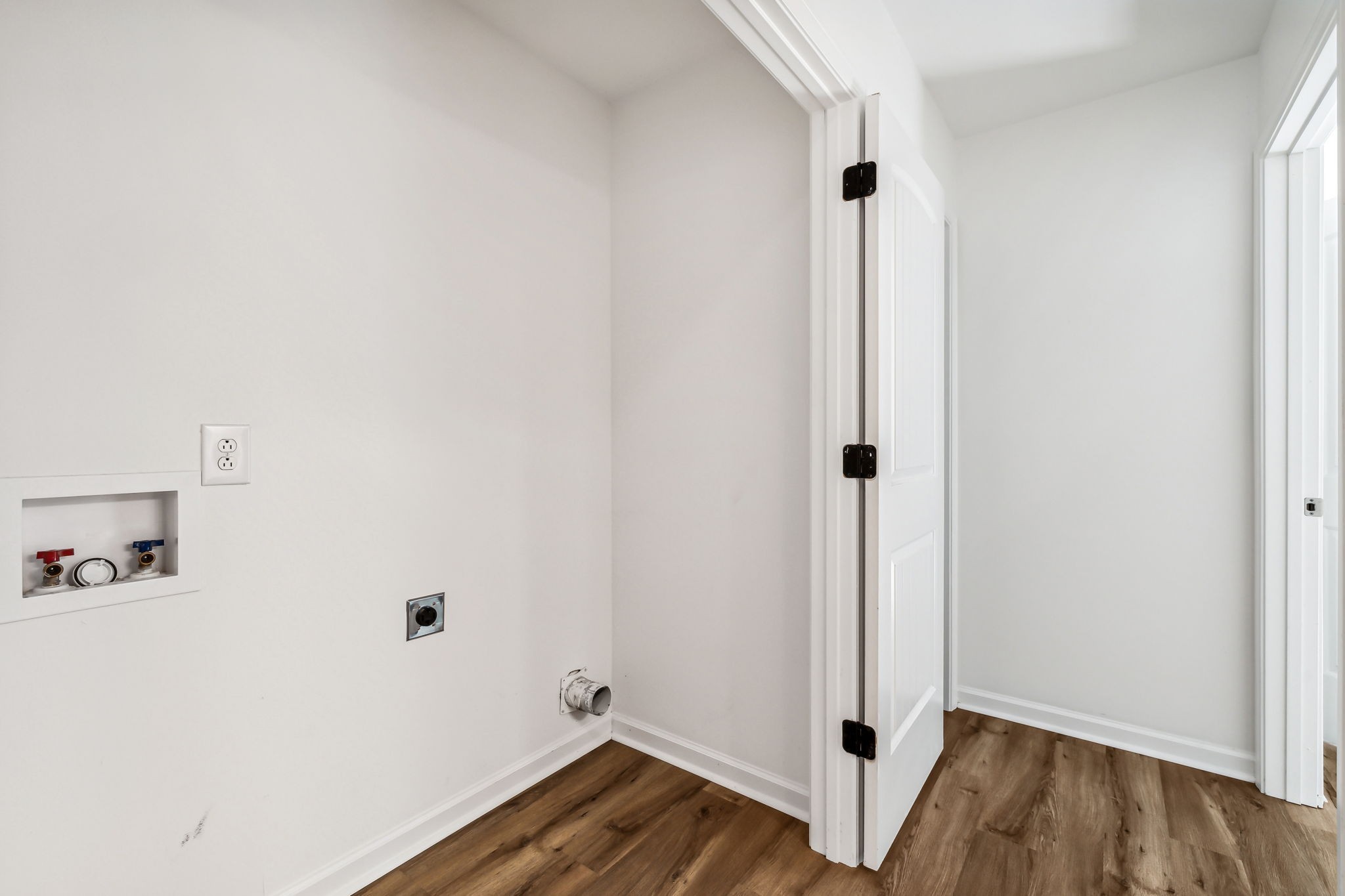 1816 Cunningham Ridge Clarksville, TN 37040 - Photo 27 of 32 a view of a room with wooden floor