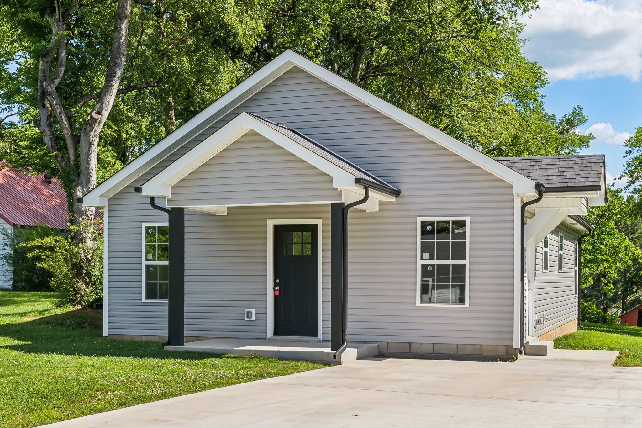1816 Cunningham Ridge Clarksville, TN 37040 - Photo 4 of 32 a front view of a house with a yard