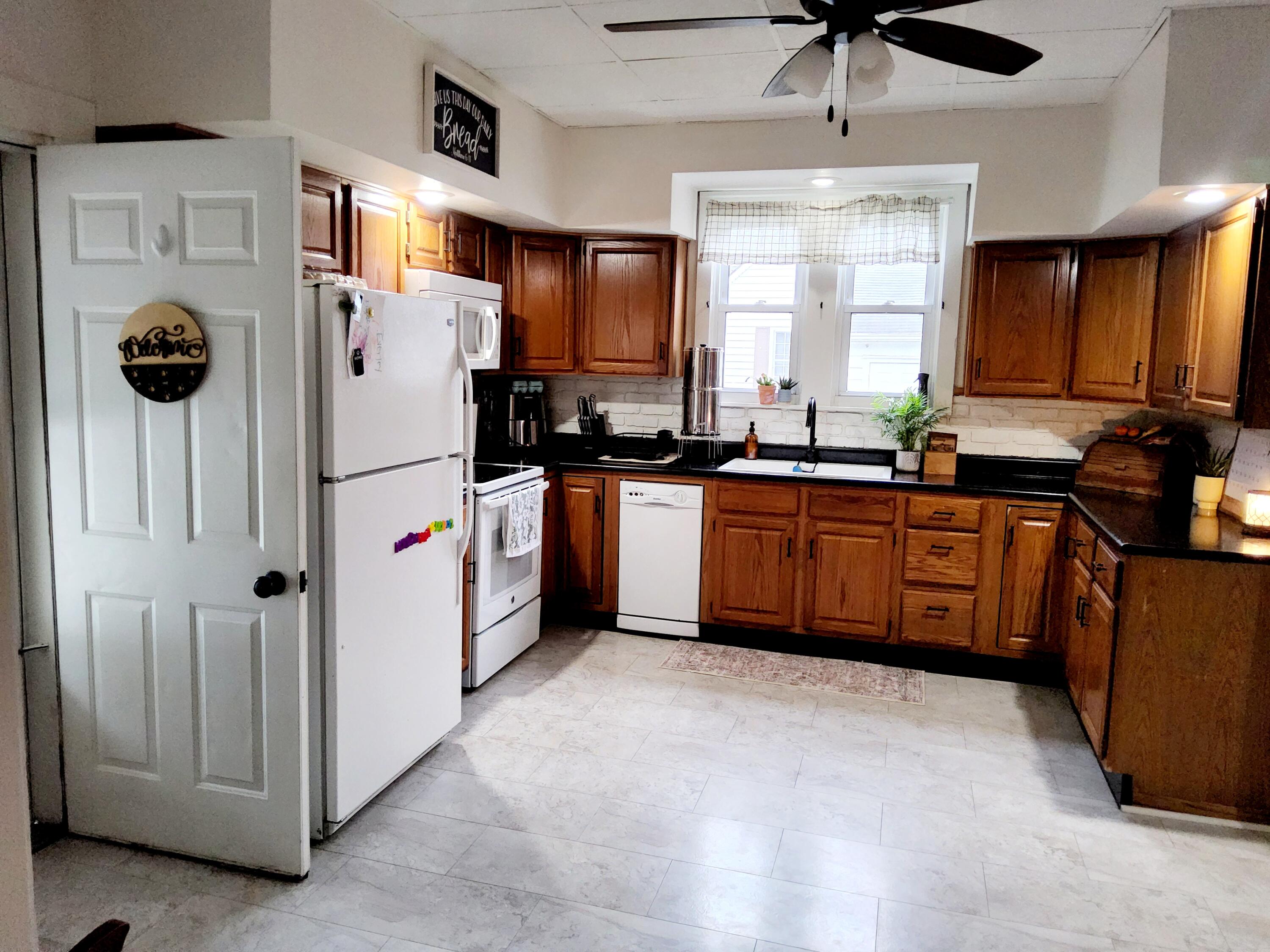 703 West Spring Street St. Marys, OH 45885 - Photo 4 of 47 20240930_143358