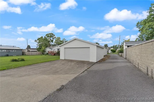 $220,000 | 1516 17th Street, Bedford, IN 47421