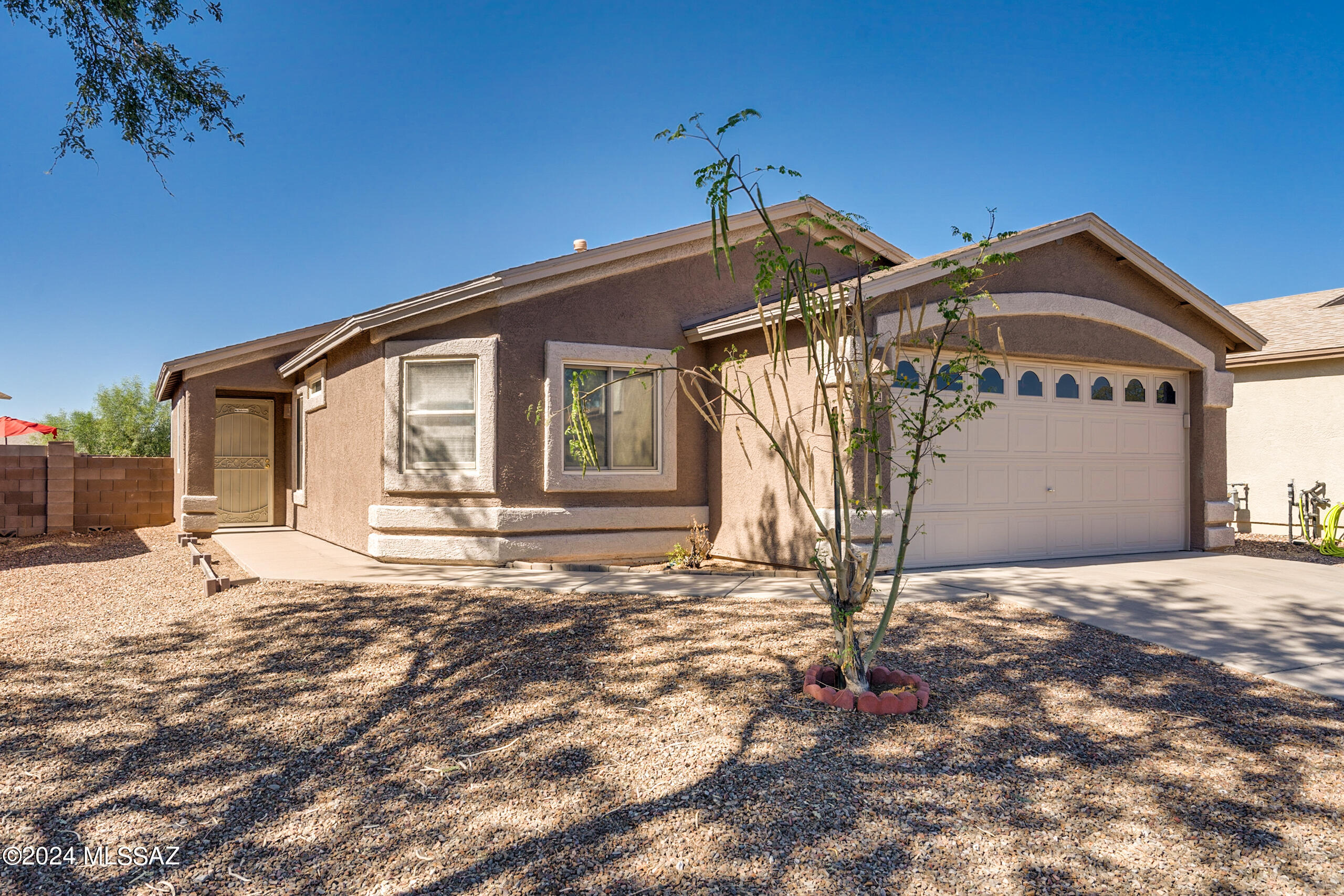 7704 South Meadow Spring Way Tucson, AZ 85747 - Photo 2 of 30