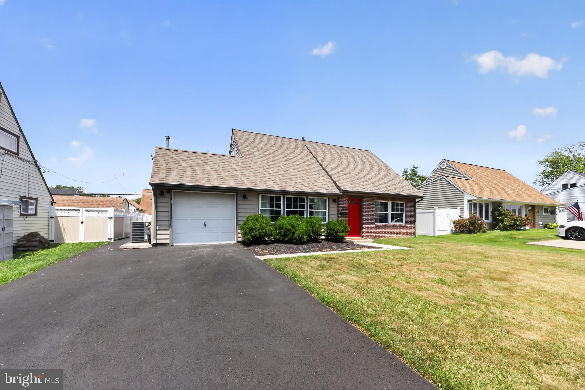 50 Middle Road Levittown, PA 19056 - Photo 2 of 29