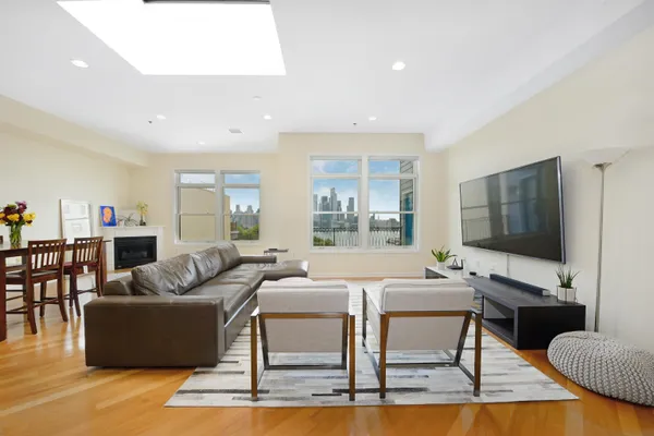 $4,650 | 550 Gregory Avenue, Unit B7, Weehawken, NJ 07086