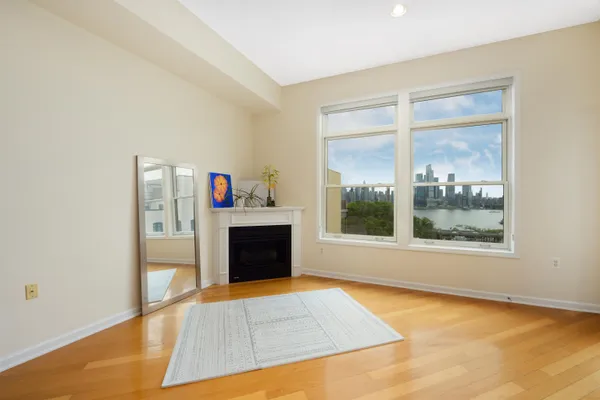 $4,650 | 550 Gregory Avenue, Unit B7, Weehawken, NJ 07086