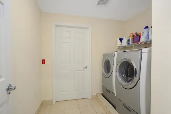 $4,650 | 550 Gregory Avenue, Unit B7, Weehawken, NJ 07086