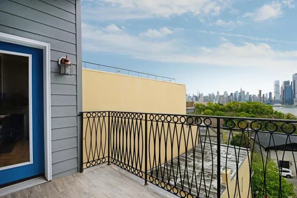 $4,650 | 550 Gregory Avenue, Unit B7, Weehawken, NJ 07086