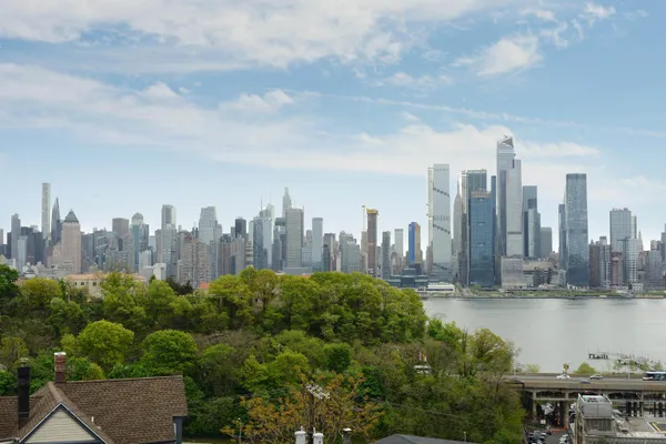 $4,650 | 550 Gregory Avenue, Unit B7, Weehawken, NJ 07086