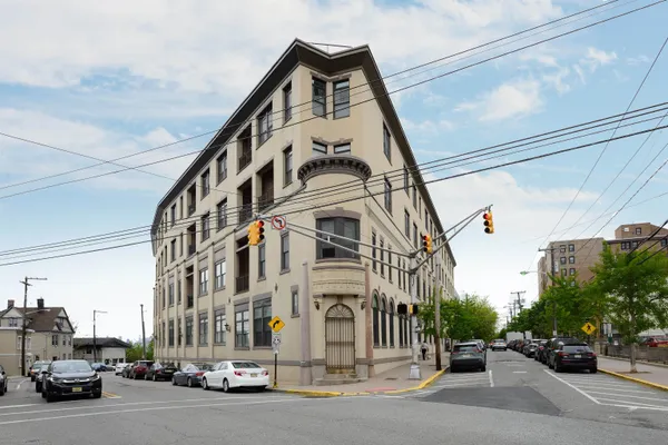 $4,650 | 550 Gregory Avenue, Unit B7, Weehawken, NJ 07086