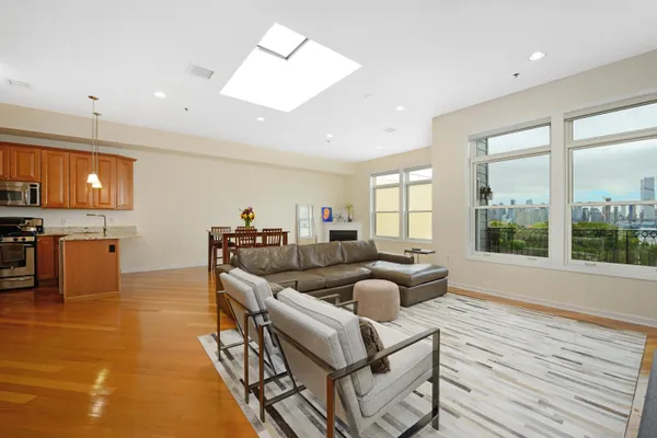 $4,650 | 550 Gregory Avenue, Unit B7, Weehawken, NJ 07086