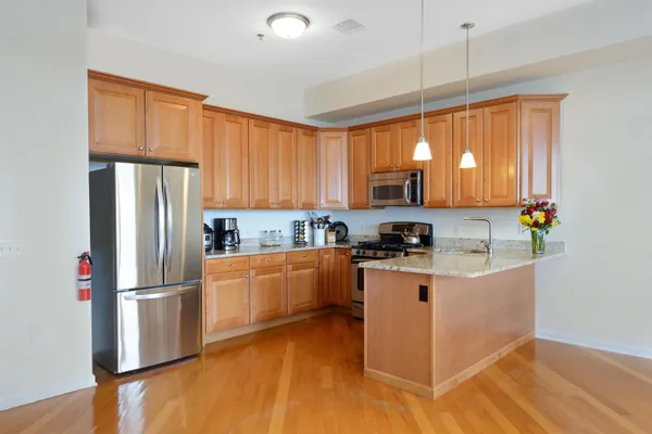 $4,650 | 550 Gregory Avenue, Unit B7, Weehawken, NJ 07086