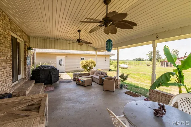 $180,000 | 950 Cook Road, Eldorado, IL 62930