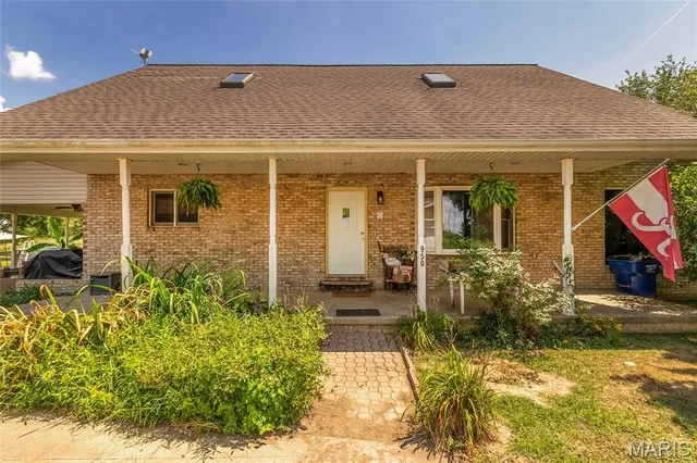 $180,000 | 950 Cook Road, Eldorado, IL 62930