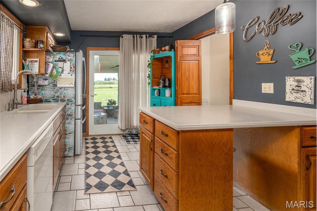 950 Cook Road Eldorado, IL 62930 - Photo 7 of 18