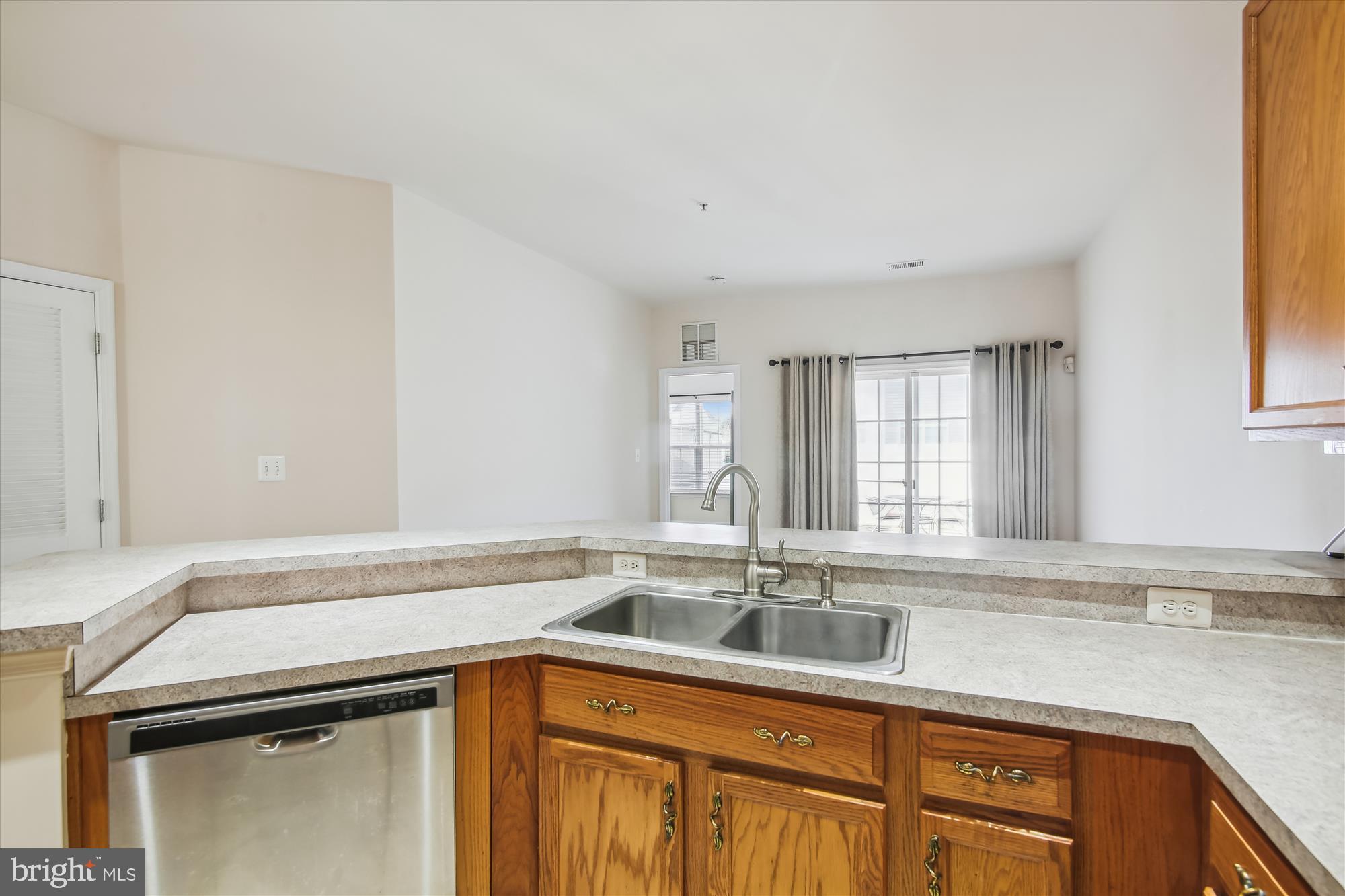 400 Ruddy Duck Court Cambridge, MD 21613 - Photo 9 of 37 Kitchen