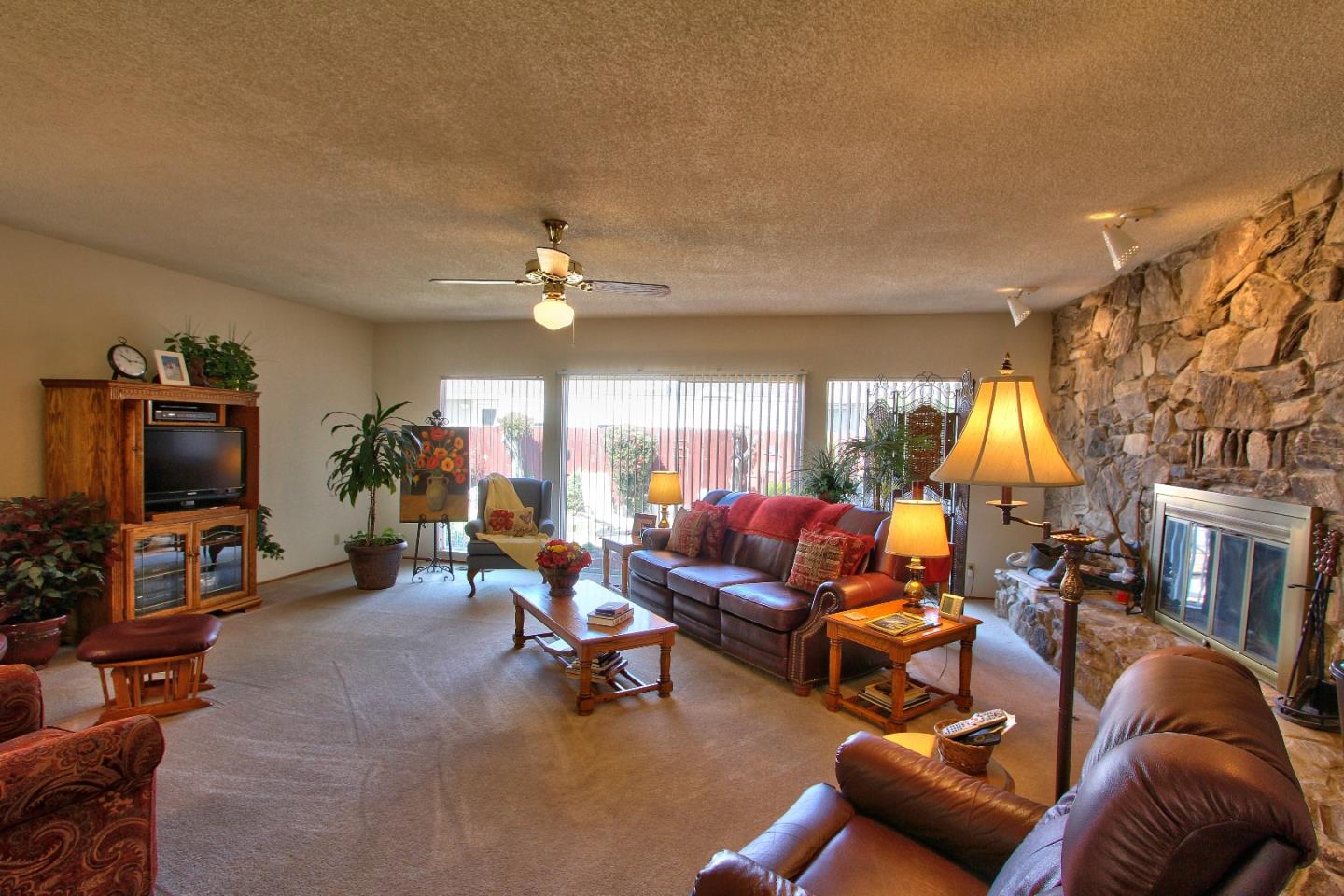 303 Stirling Road Salinas, CA 93906 - Photo 5 of 28 Gallery Image 5
