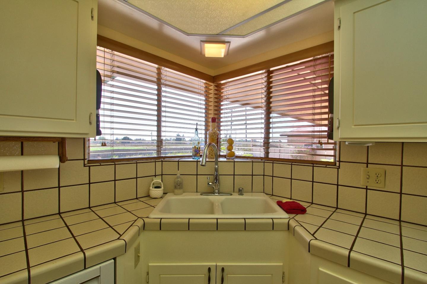 303 Stirling Road Salinas, CA 93906 - Photo 9 of 28 Gallery Image 9