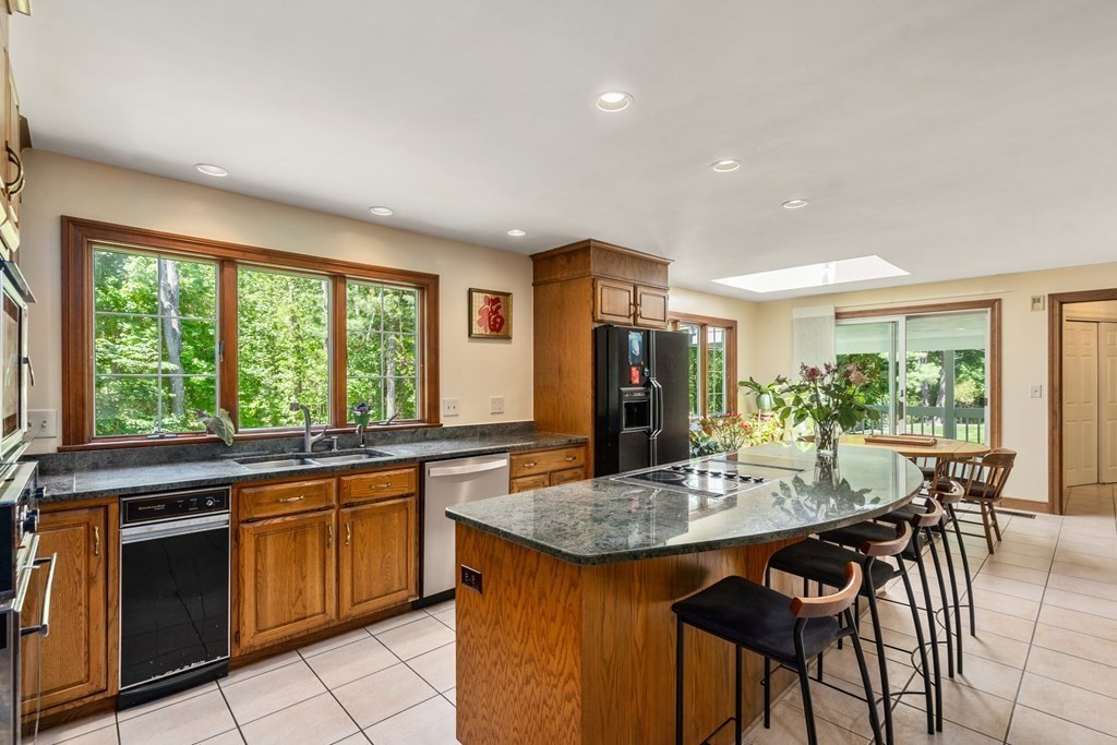 1 Sutton Place Weston, MA 02493 - Photo 11 of 34