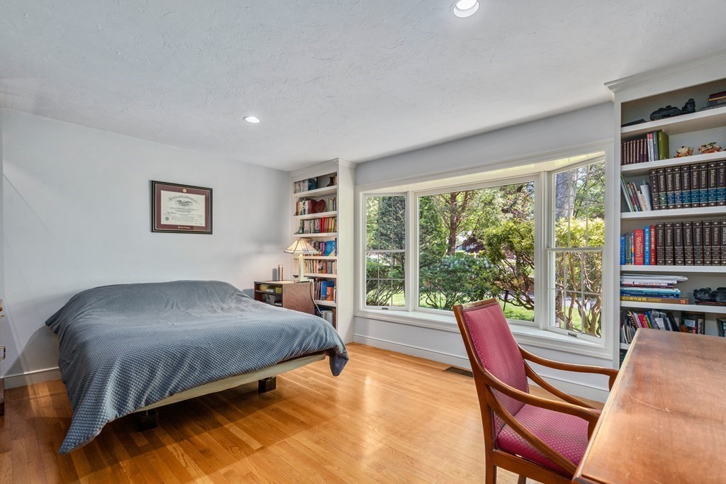 1 Sutton Place Weston, MA 02493 - Photo 14 of 34