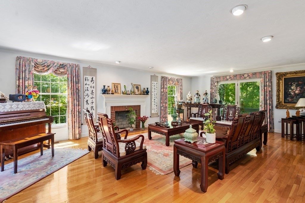 1 Sutton Place Weston, MA 02493 - Photo 9 of 34