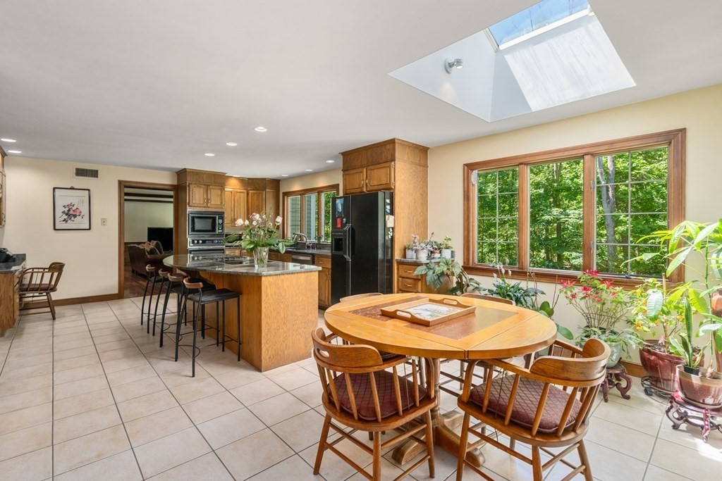 1 Sutton Place Weston, MA 02493 - Photo 10 of 34