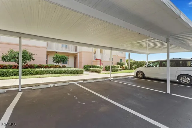 a view of a parking area