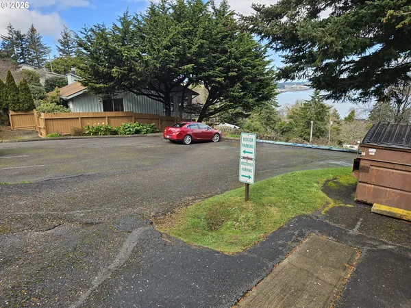 $299,000 | 290 North 3rd Court, Unit 1, Coos Bay, OR 97420