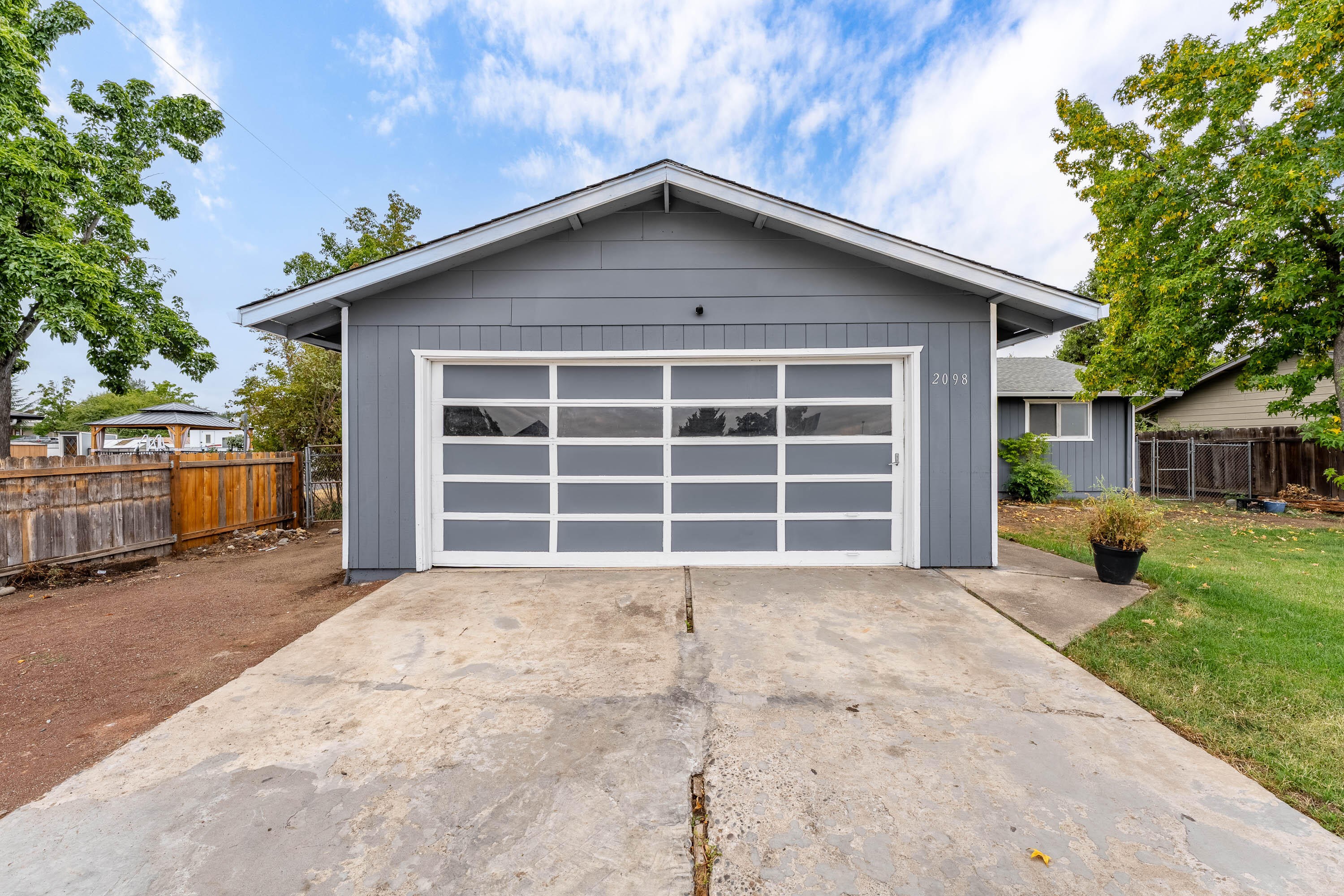 2098 Delta Waters Road Medford, OR 97504 - Photo 5 of 23 EXT (4 of 9) (4)