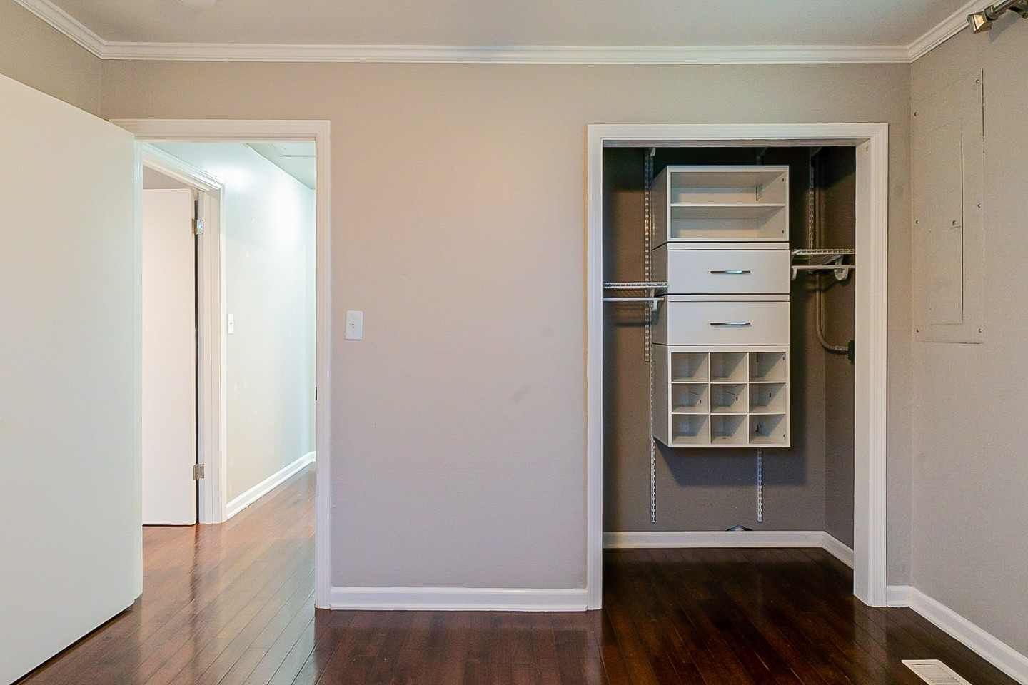 1010 Mitchell Road Nashville, TN 37206 - Photo 15 of 25 wooden floor in a gallery